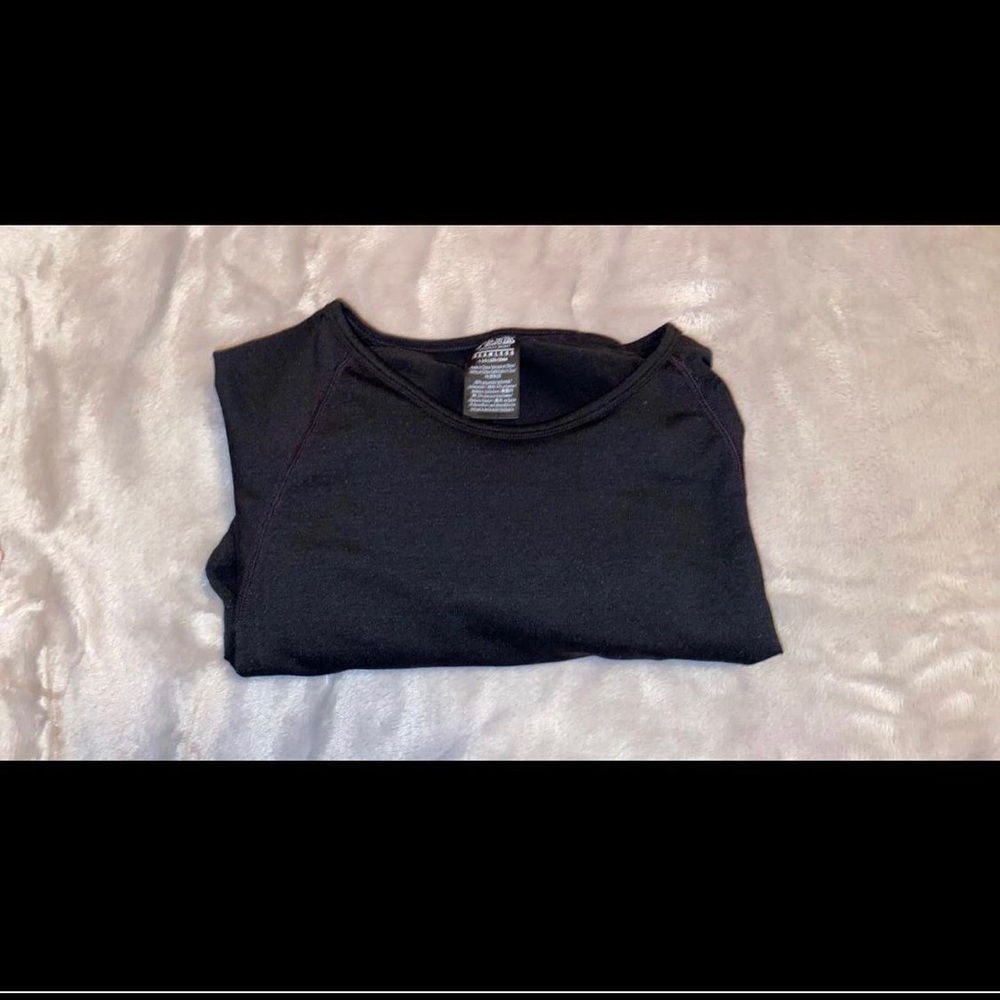 black long sleeve crop top 🖤